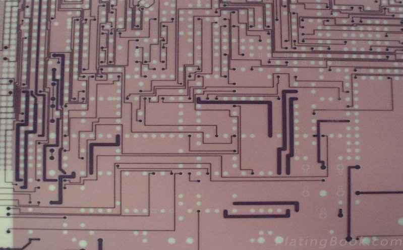 内层棕化后的芯板